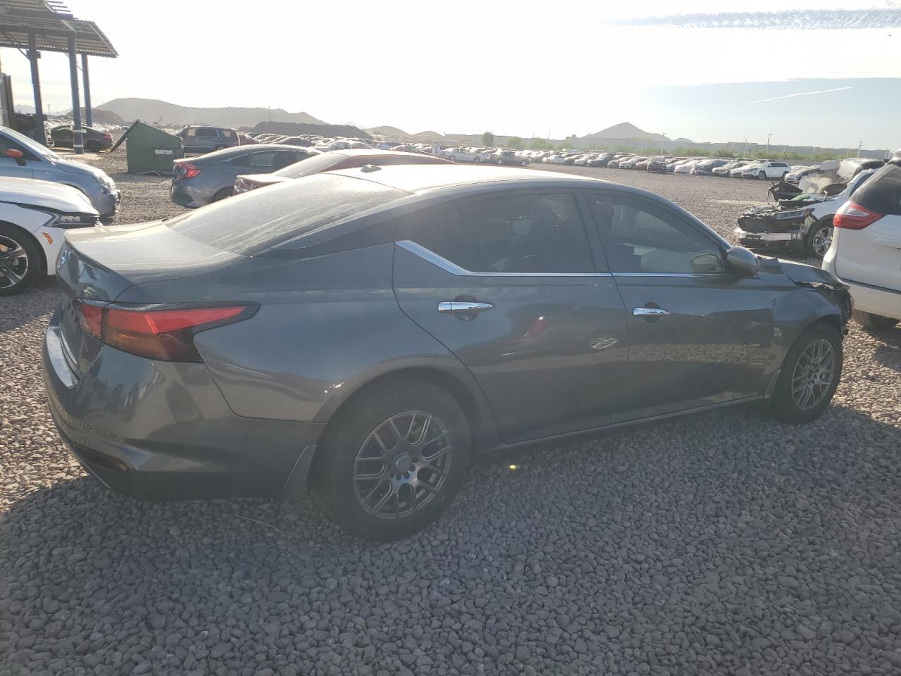 2019 Nissan Altima S - Фото 3