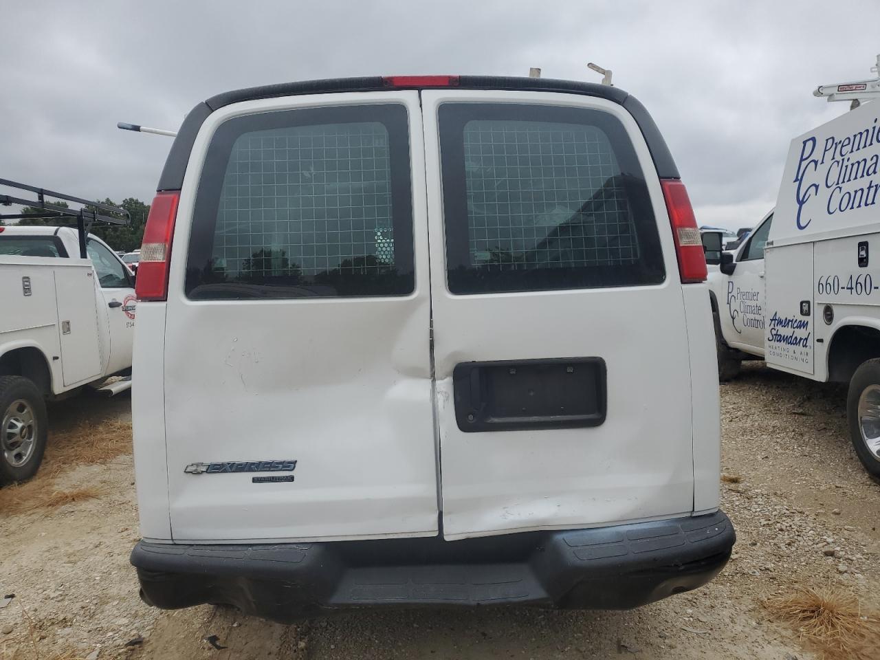 2015 Chevrolet Express G2500 - Фото 6