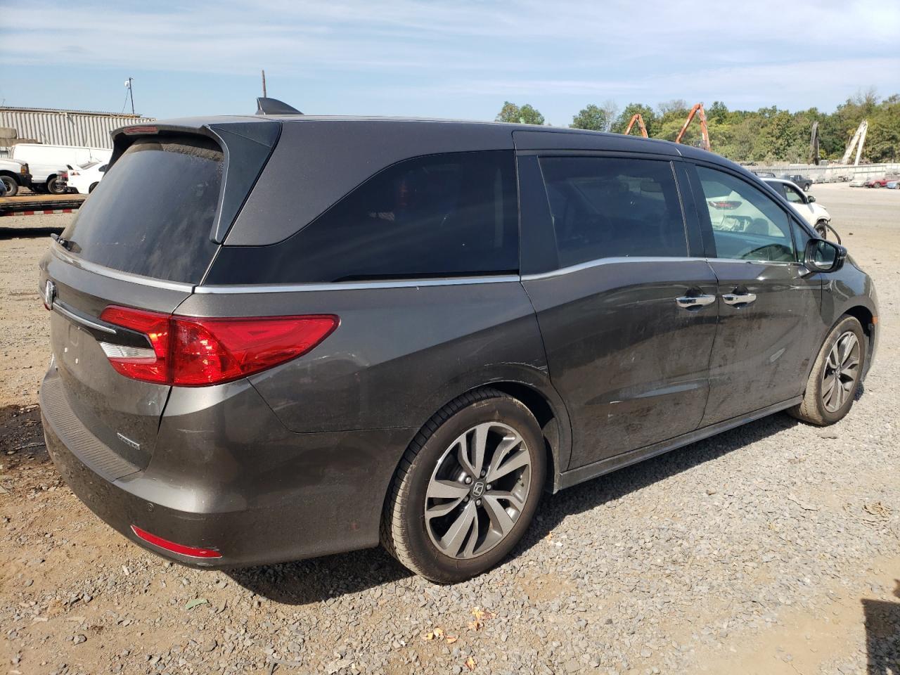 2021 Honda Odyssey Touring - Фото 3