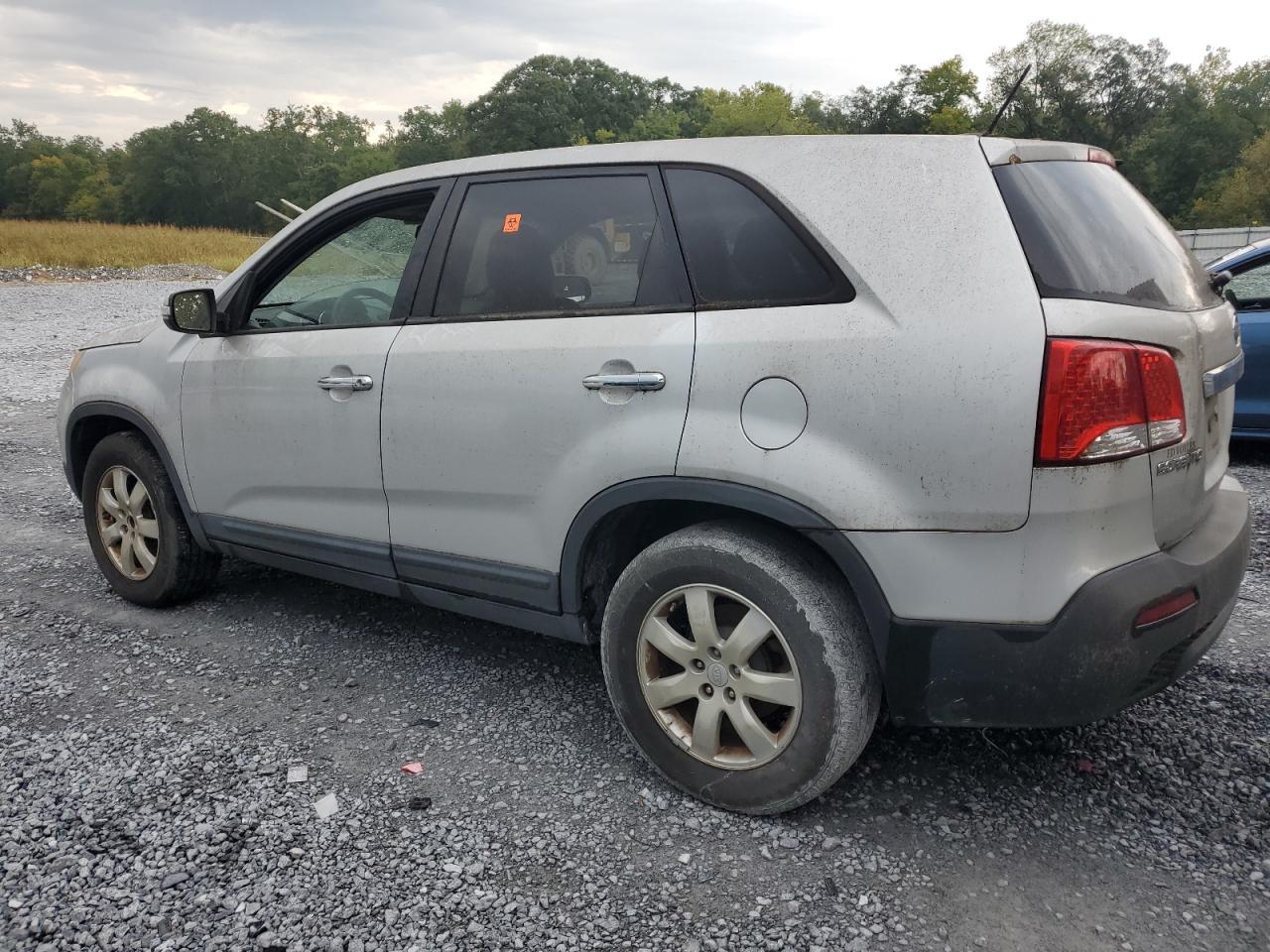 2011 Kia Sorento Base - Image 2