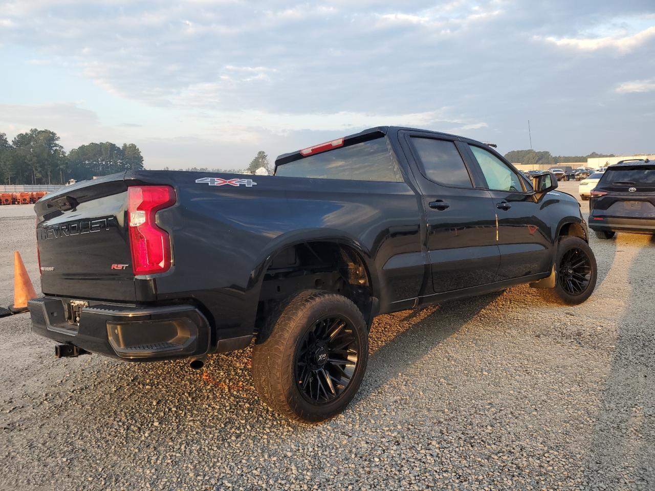 2021 Chevrolet Silverado K1500 Rst - Фото 3