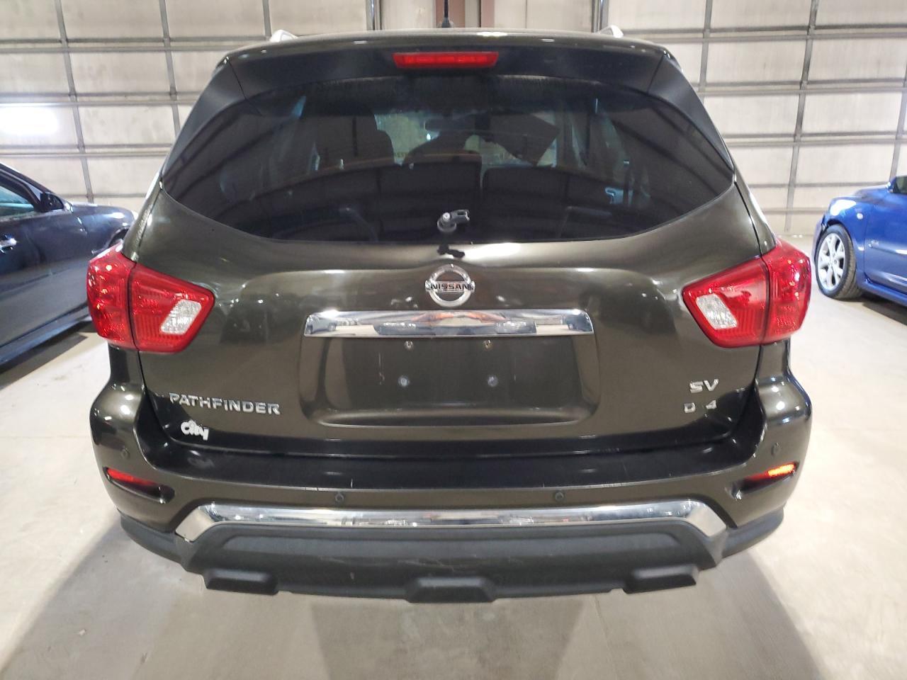 2017 Nissan Pathfinder S - Image 6