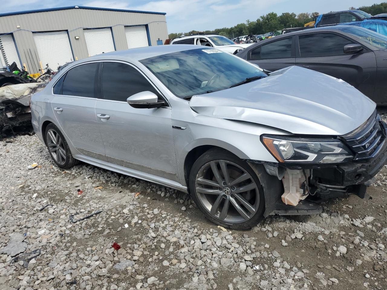 2017 Volkswagen Passat R-Line - Фото 4