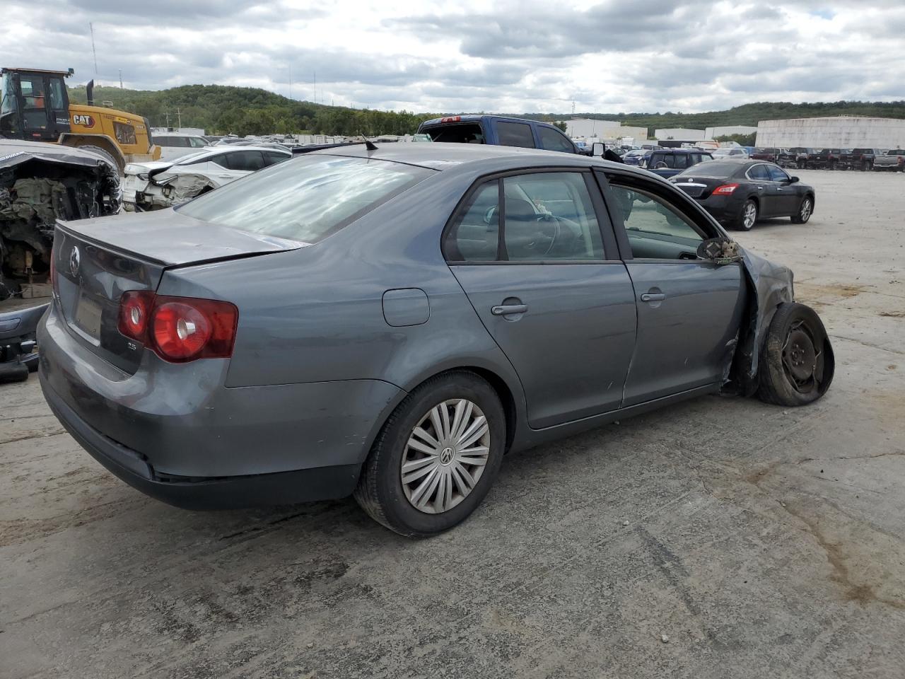 2010 Volkswagen Jetta Limited - Image 3