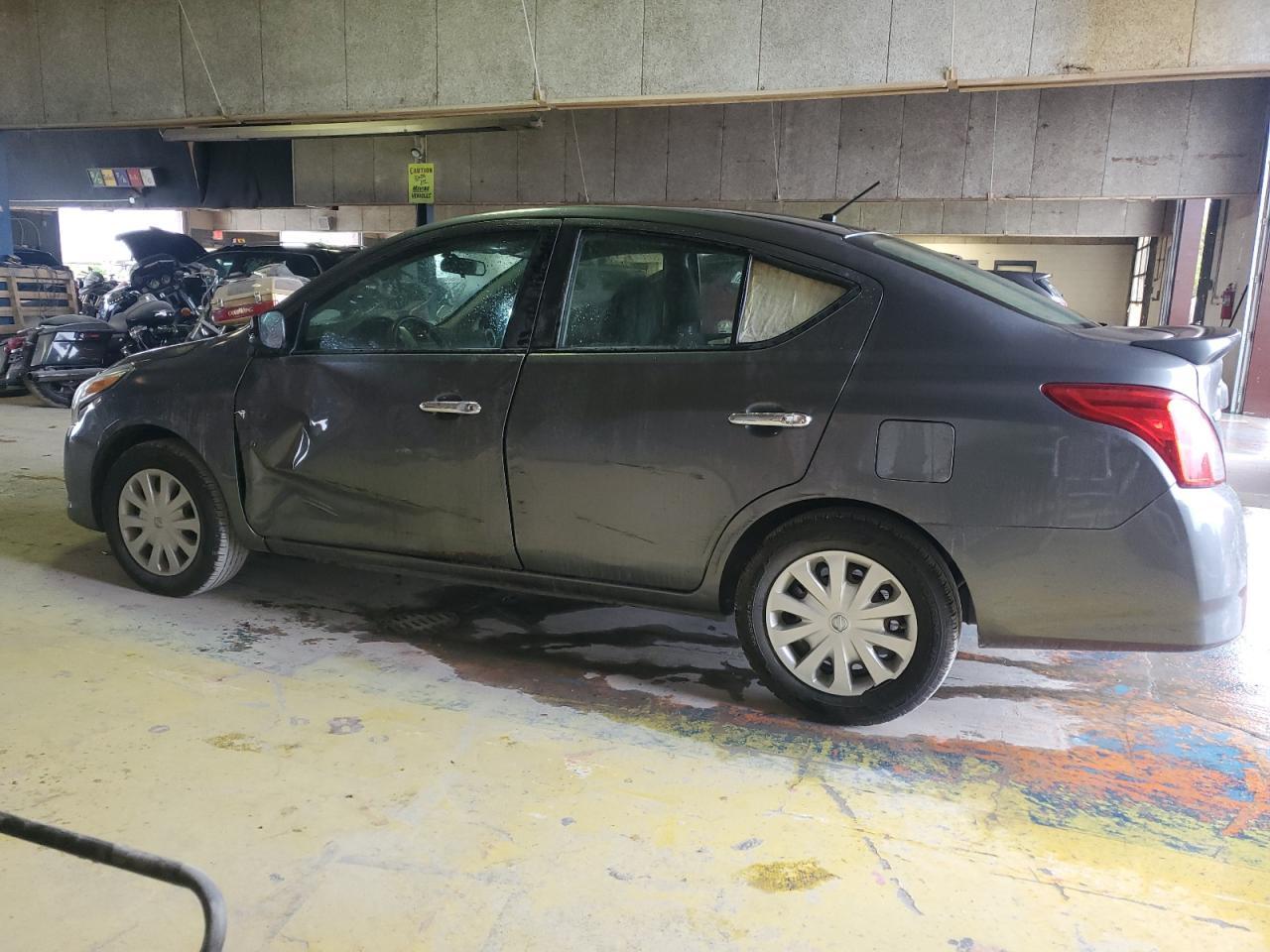 2019 Nissan Versa S - Фото 2