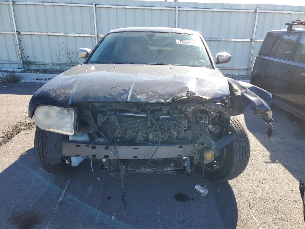 2010 Chrysler 300C - Image 5