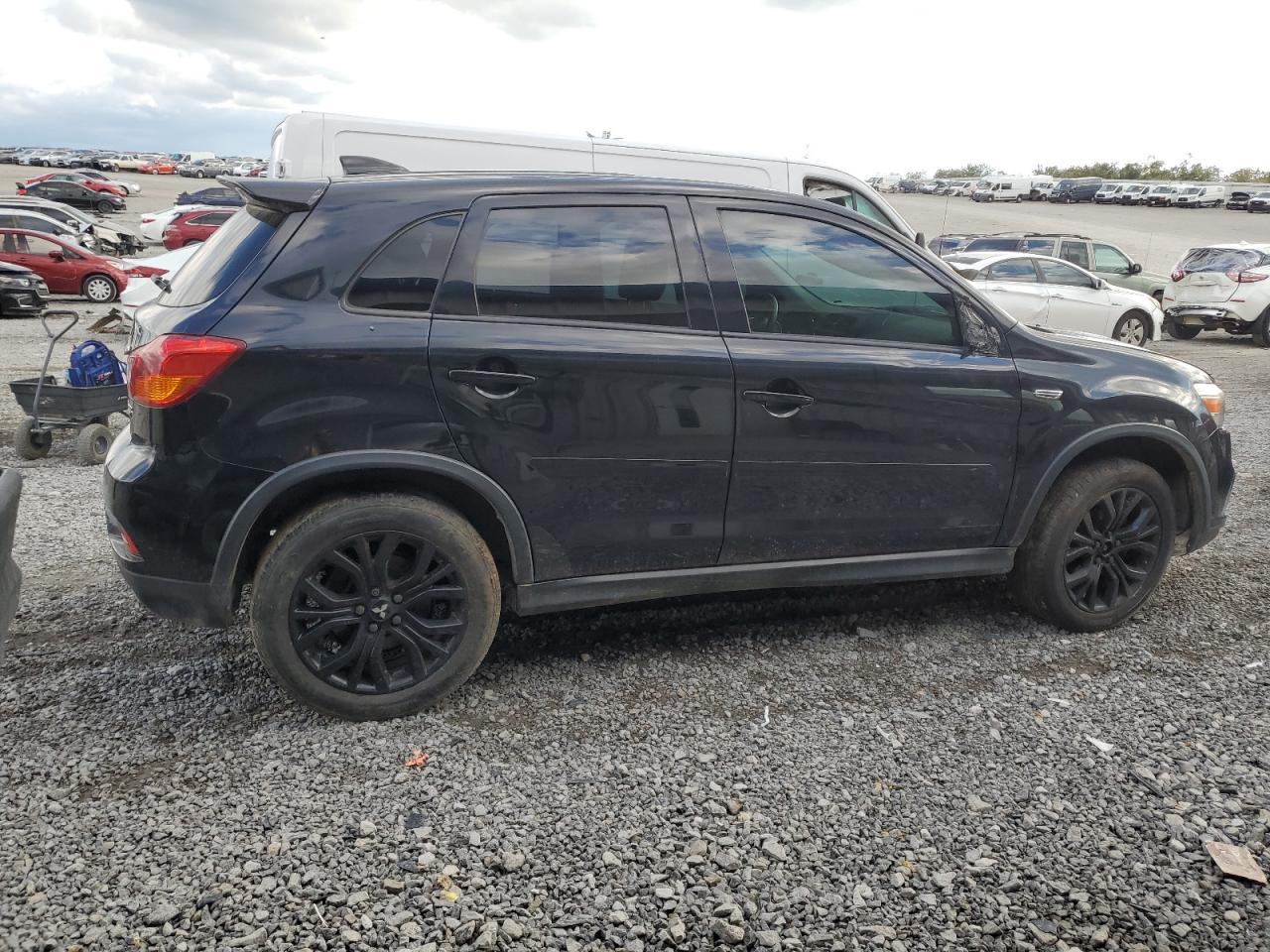 2018 Mitsubishi Outlander Sport Es - Фото 3