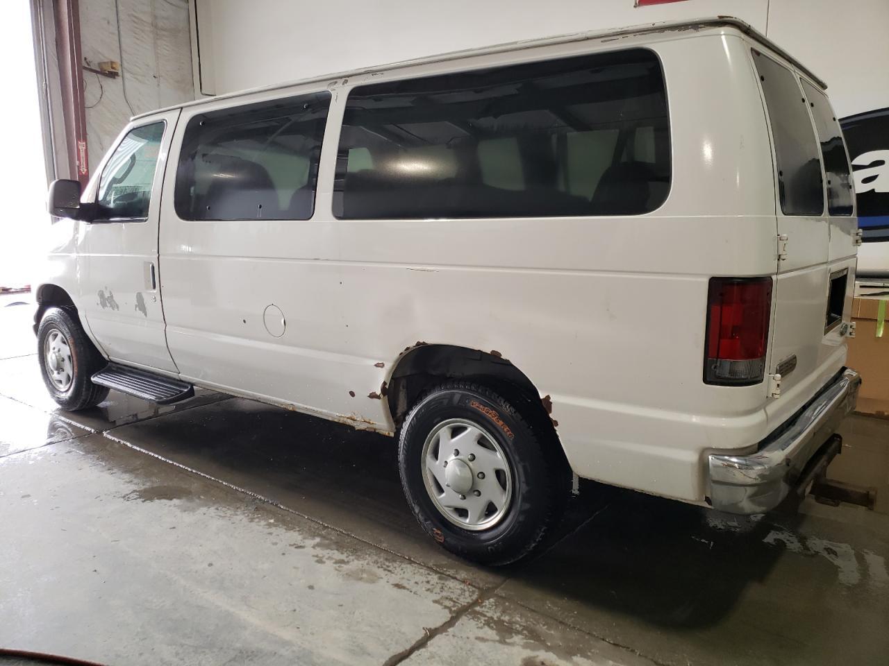 2006 Ford Econoline E350 Super Duty Wagon - Фото 2