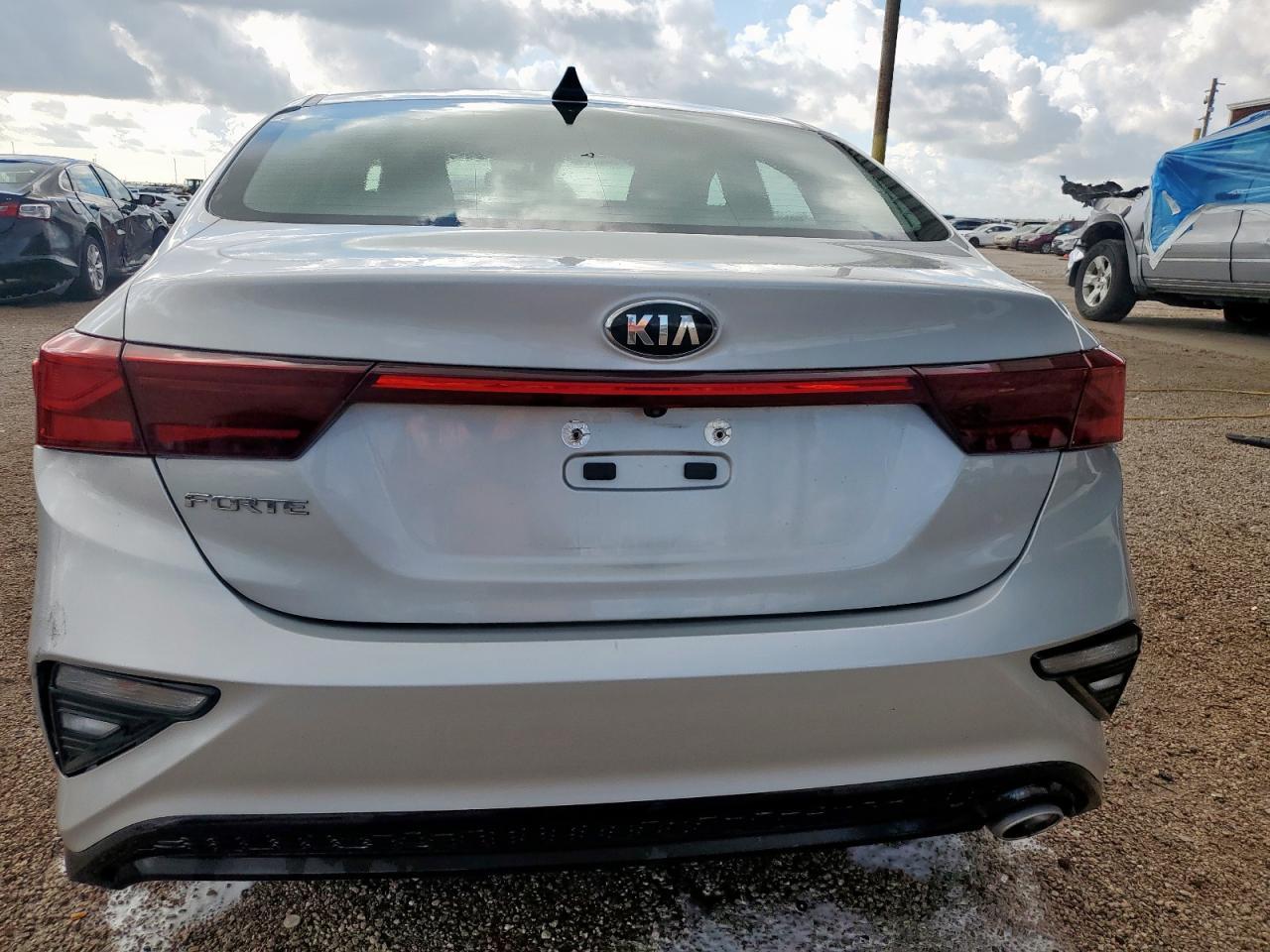 2021 Kia Forte Fe - Image 6