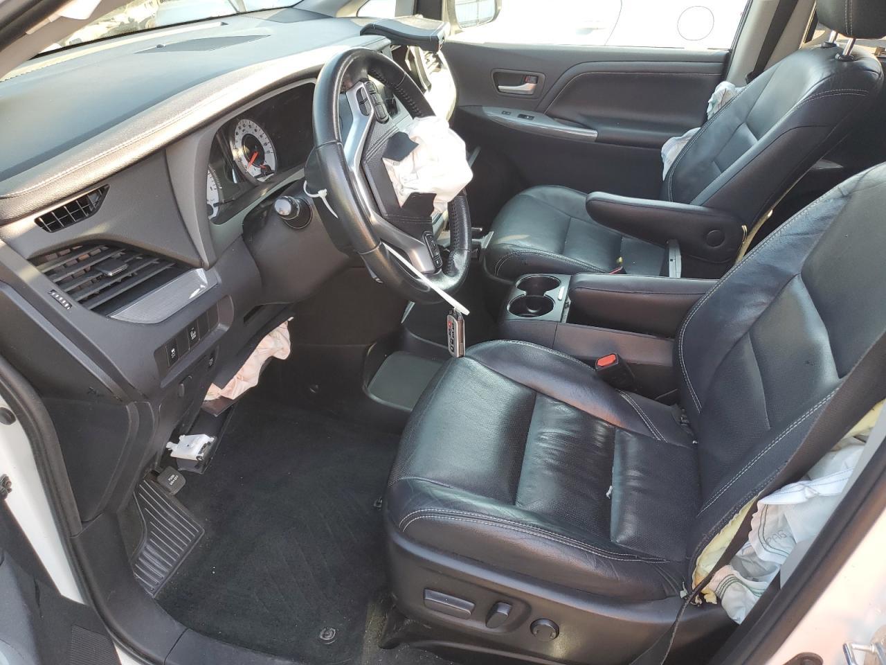 2016 Toyota Sienna Se - Фото 7