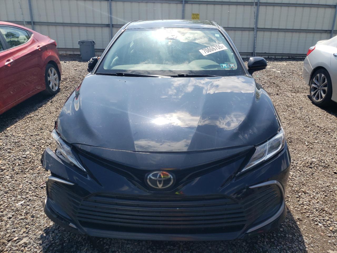 2021 Toyota Camry Le - Фото 5