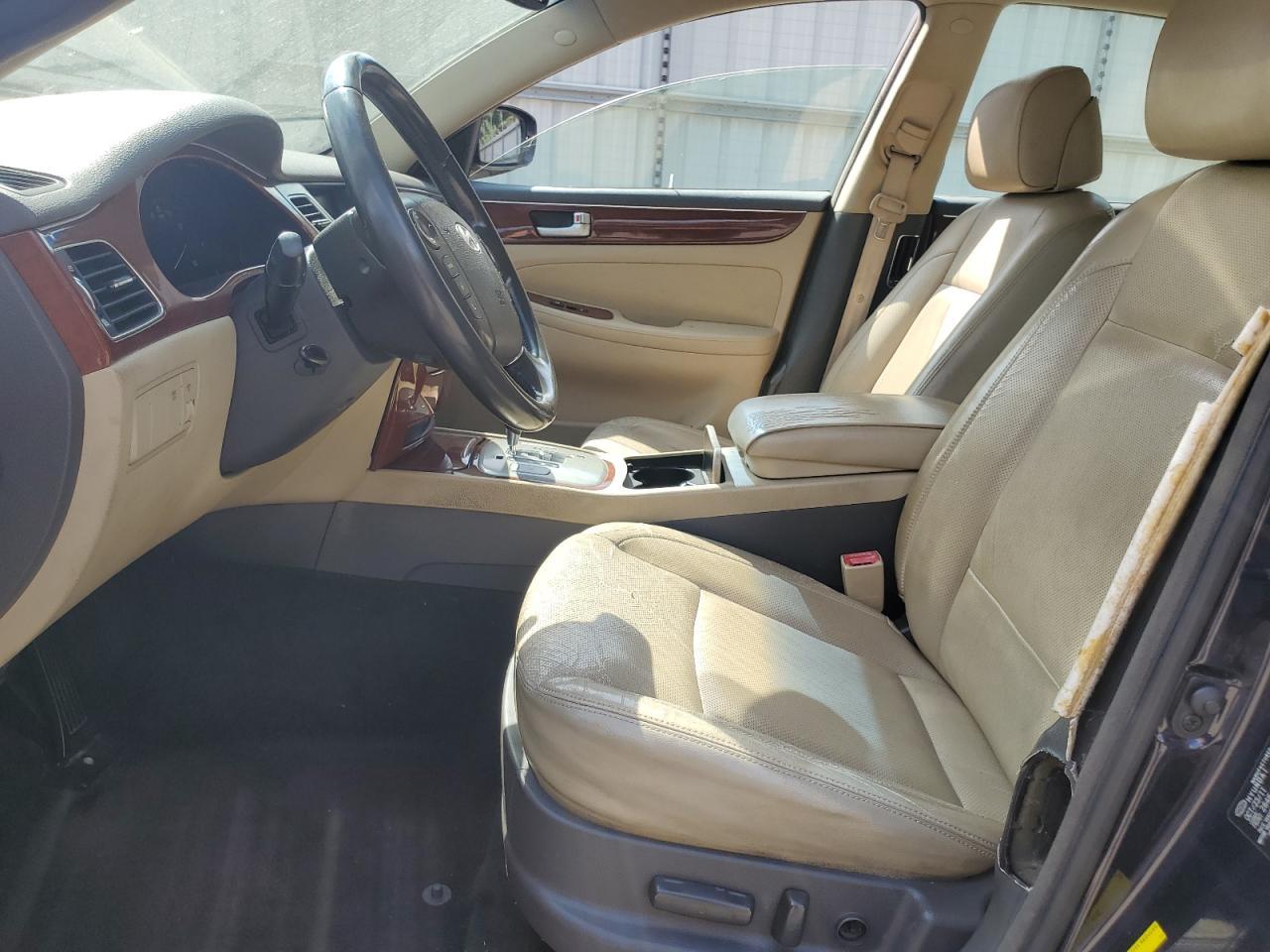 2012 Hyundai Genesis 3.8L - Фото 7