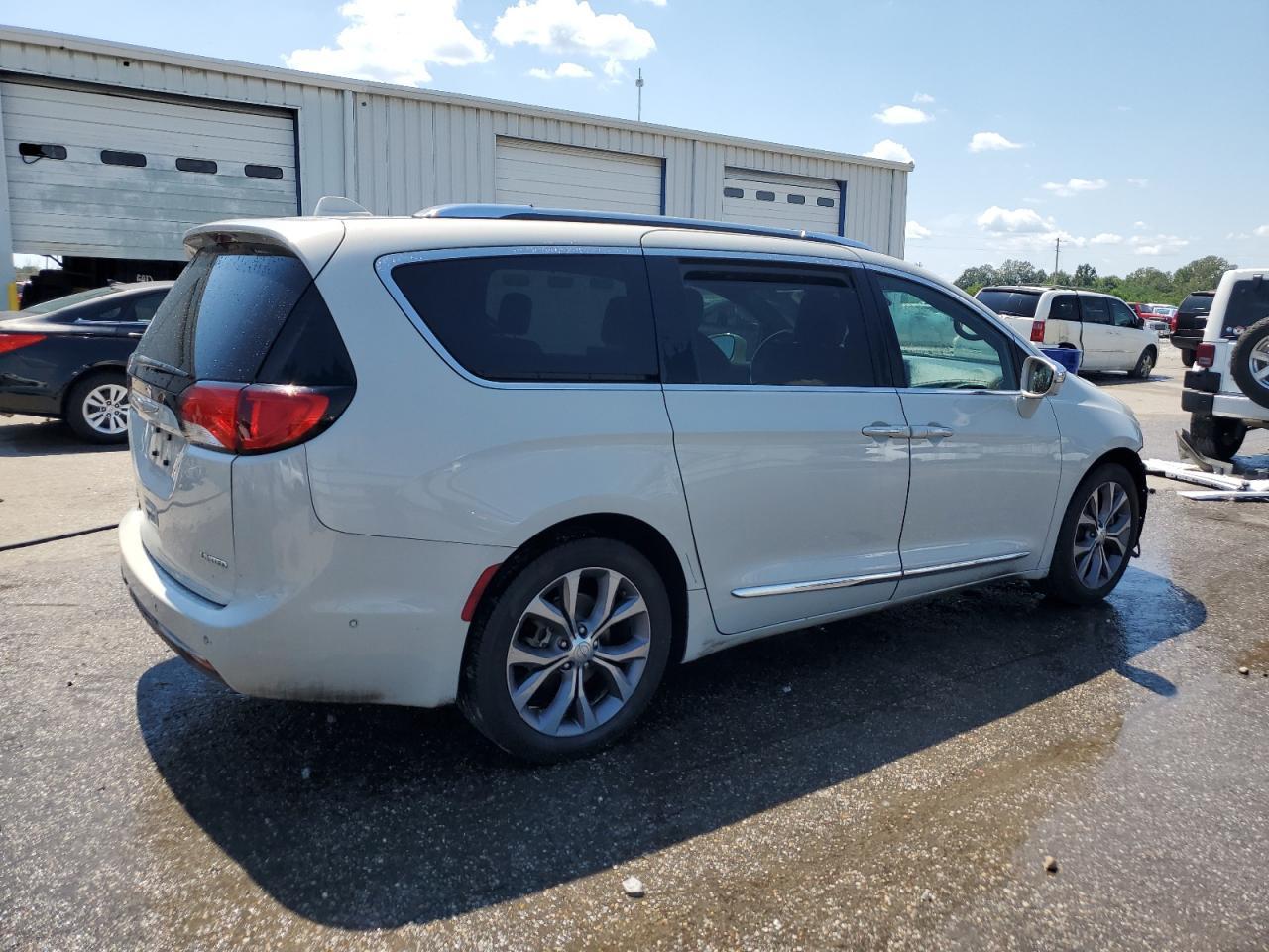 2020 Chrysler Pacifica Limited - Фото 3