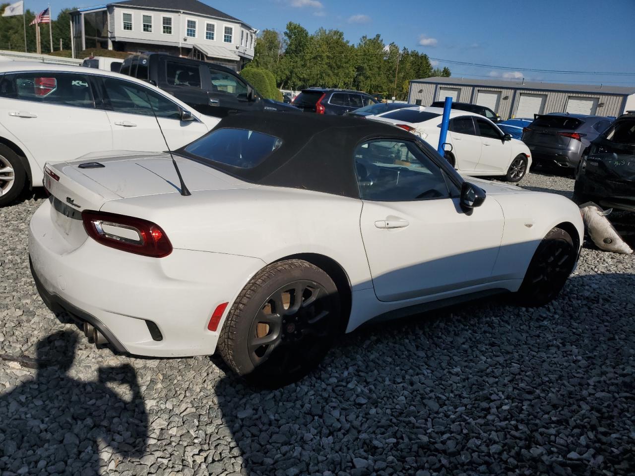 2017 Fiat 124 Spider Classica - Image 3