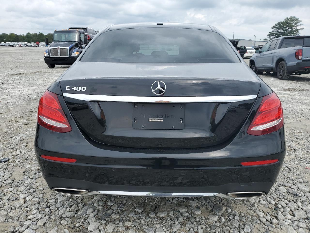 2017 Mercedes-Benz E 300 - Фото 6