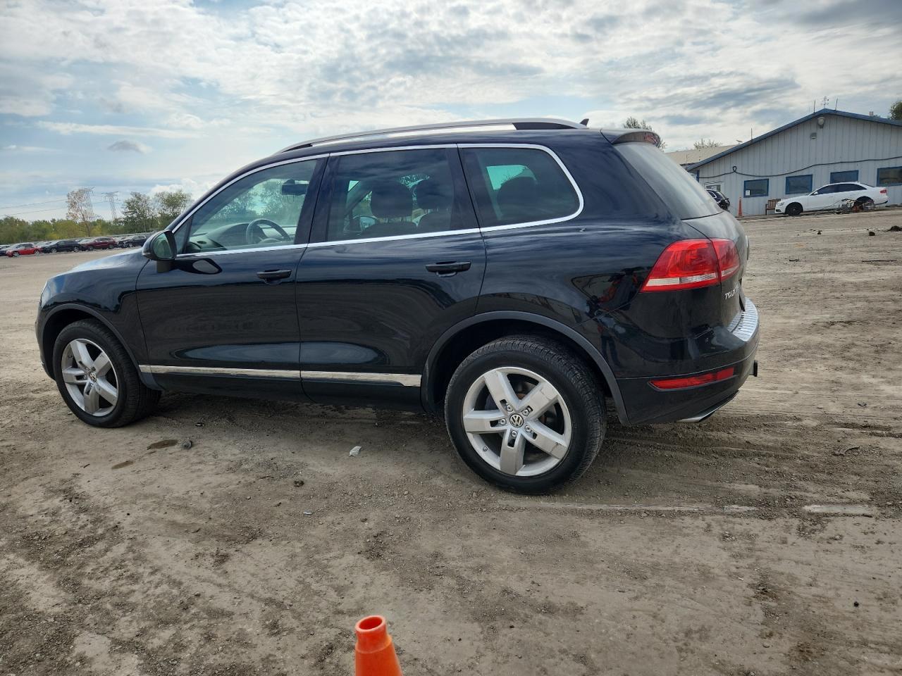 2014 Volkswagen Touareg V6 - Image 2