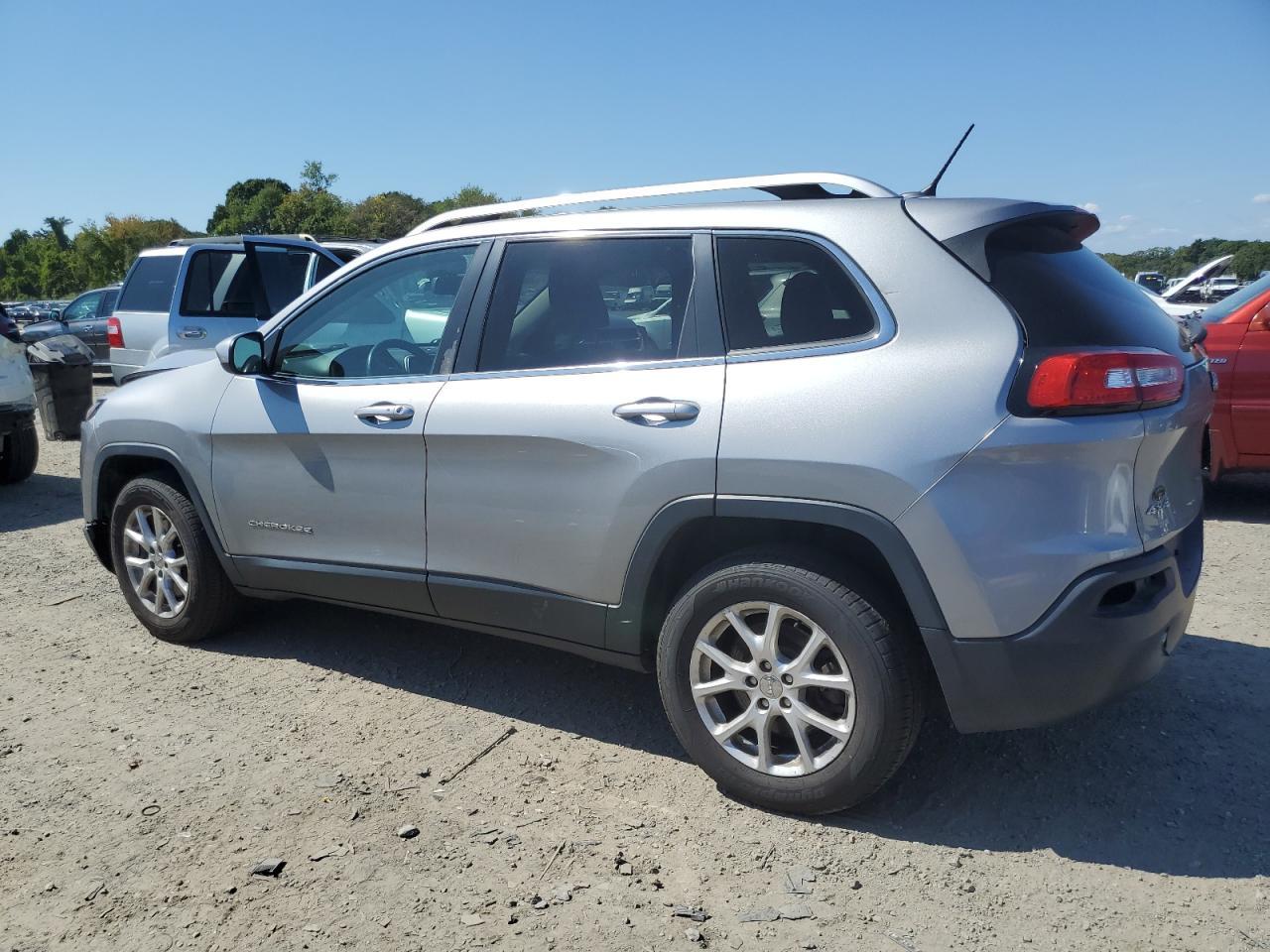 2015 Jeep Cherokee Latitude - Фото 2