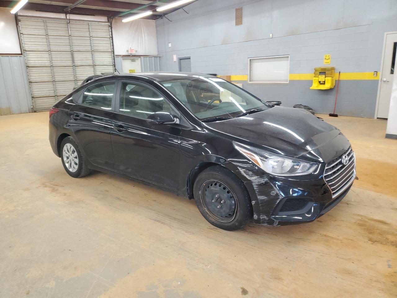 2022 Hyundai Accent Se - Фото 4