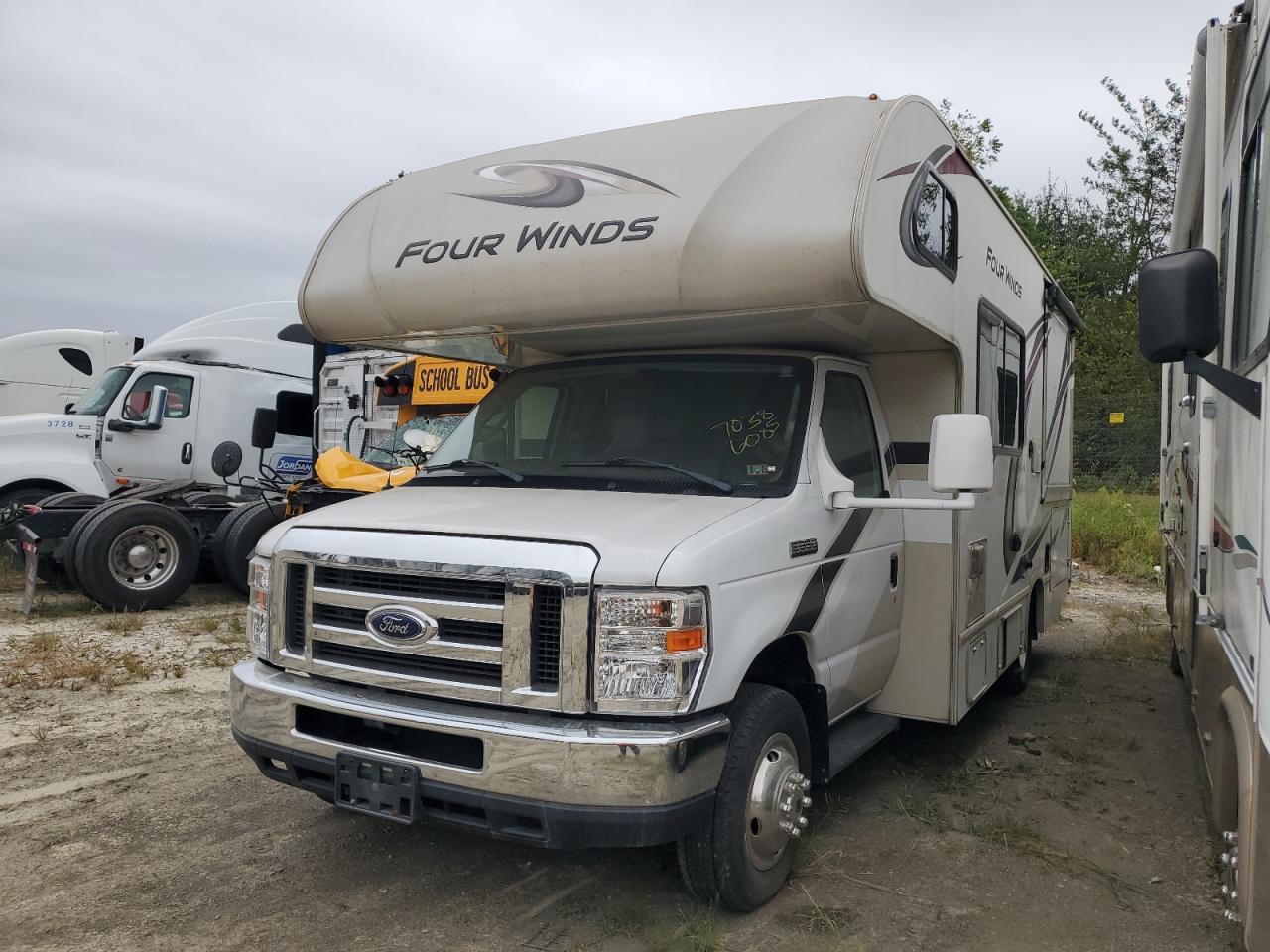 2018 Ford Econoline E350 Super Duty Cutaway Van - Фото 2