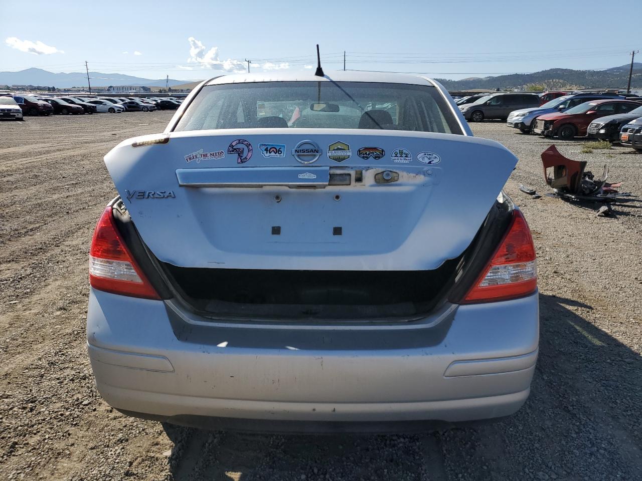 2011 Nissan Versa S - Фото 6