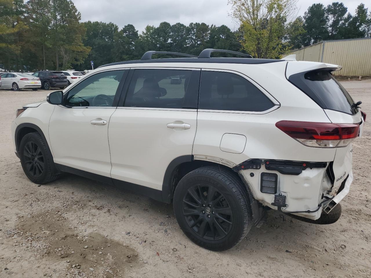 2019 Toyota Highlander Se - Image 2