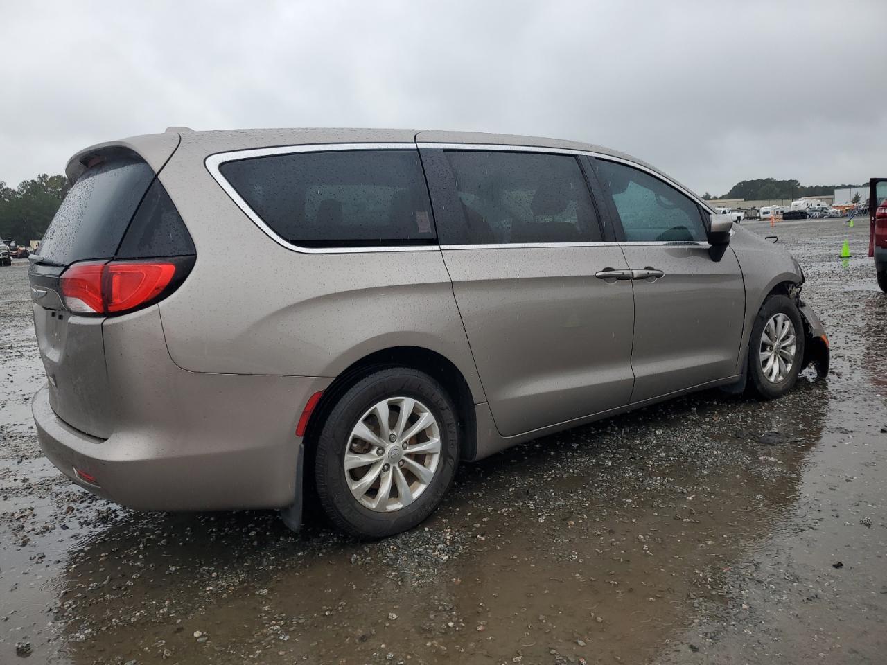 2017 Chrysler Pacifica Touring - Фото 3