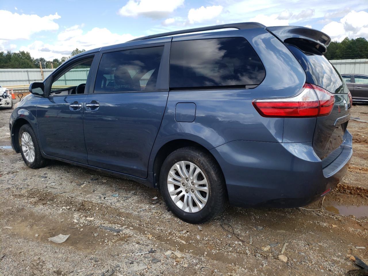 2017 Toyota Sienna - Image 2
