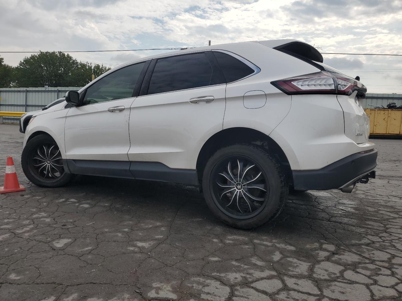 2017 Ford Edge Titanium - Фото 2