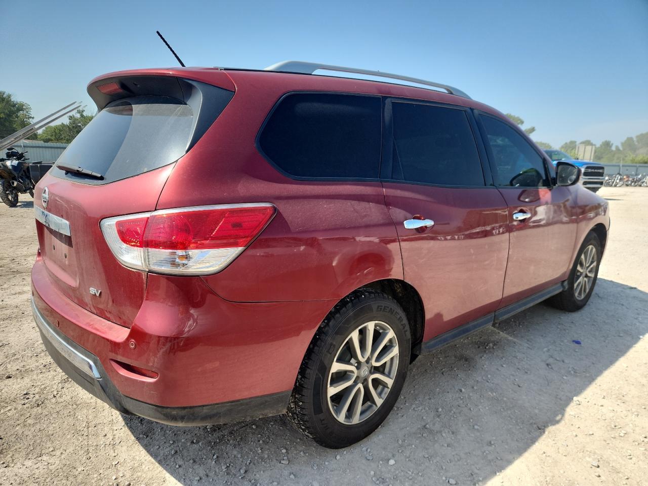 2016 Nissan Pathfinder S - Фото 3