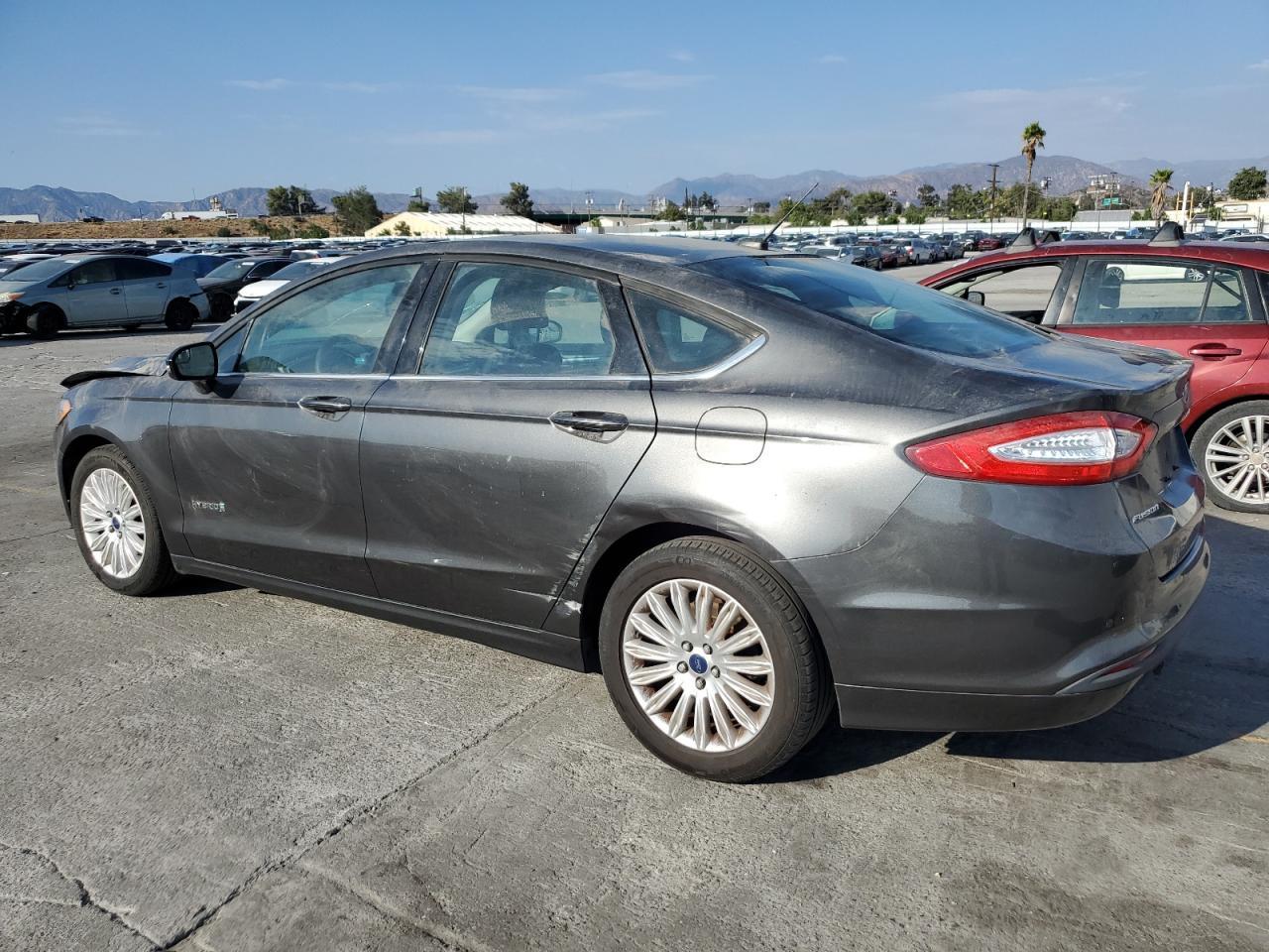 2016 Ford Fusion Se Hybrid - Фото 2