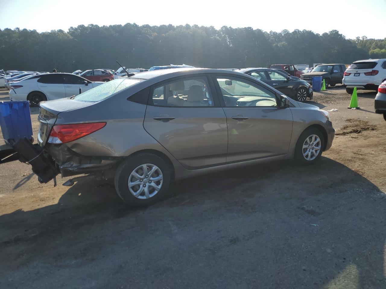 2013 Hyundai Accent Gls - Фото 3