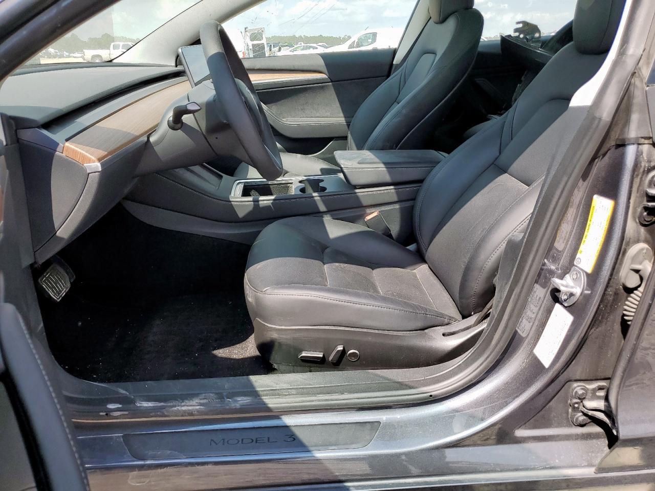 2023 Tesla Model 3 - Image 7