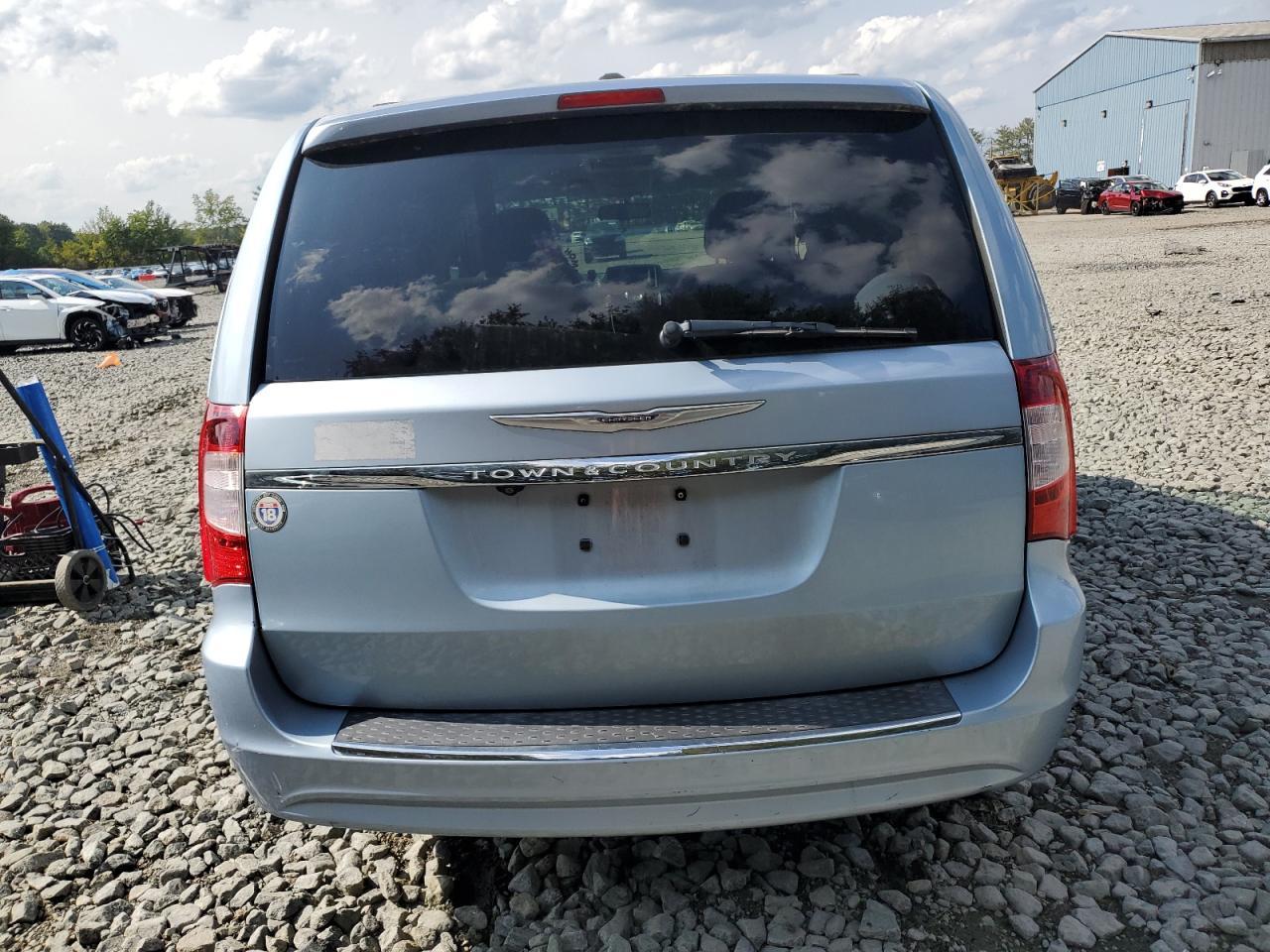 2013 Chrysler Town & Country Touring - Фото 6