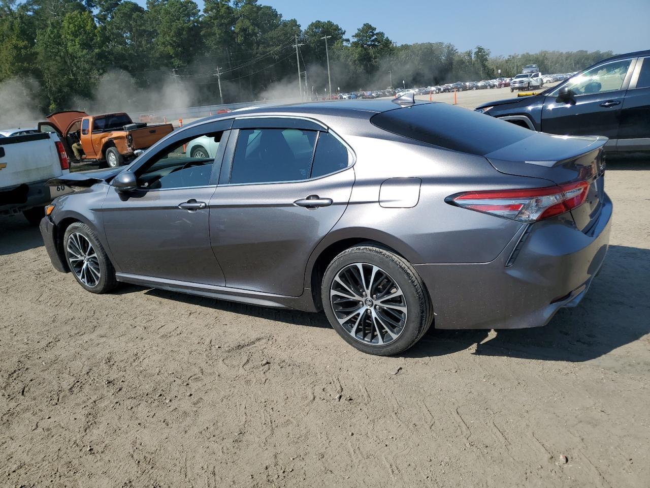 2019 Toyota Camry L - Фото 2