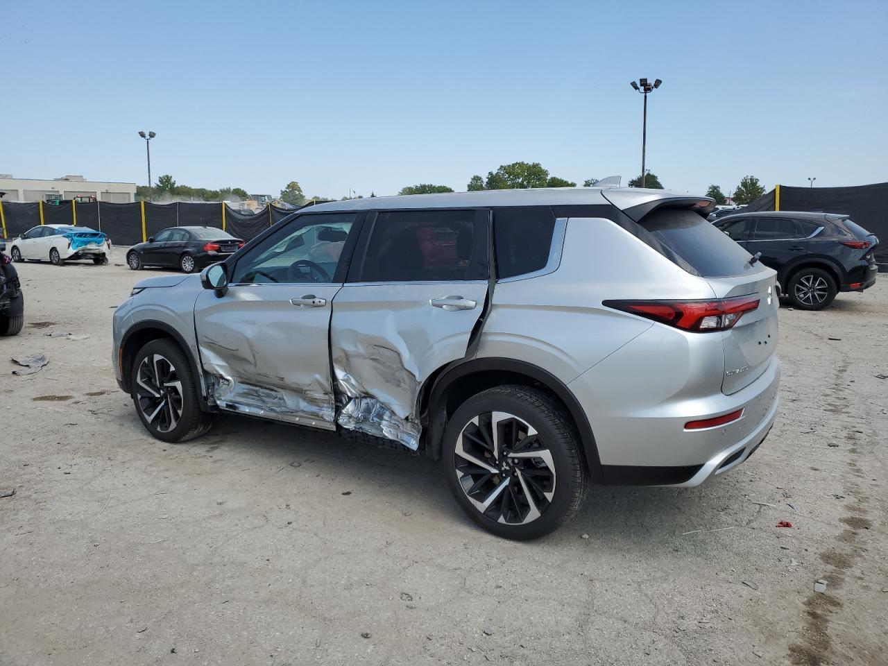 2024 Mitsubishi Outlander Se - Image 2