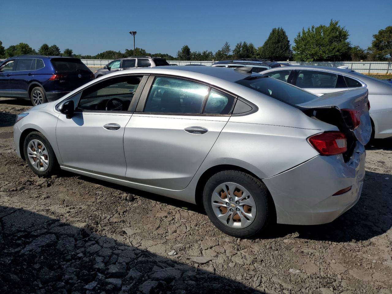2019 Chevrolet Cruze - Фото 2