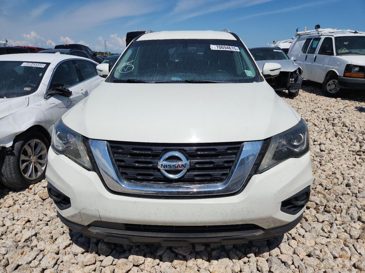 2019 Nissan Pathfinder S - Image 5