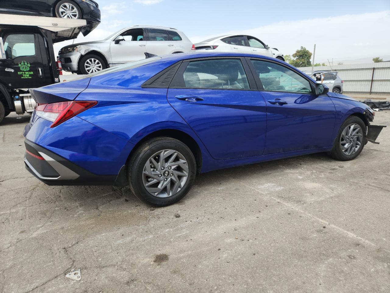 2025 Hyundai Elantra Blue - Фото 3