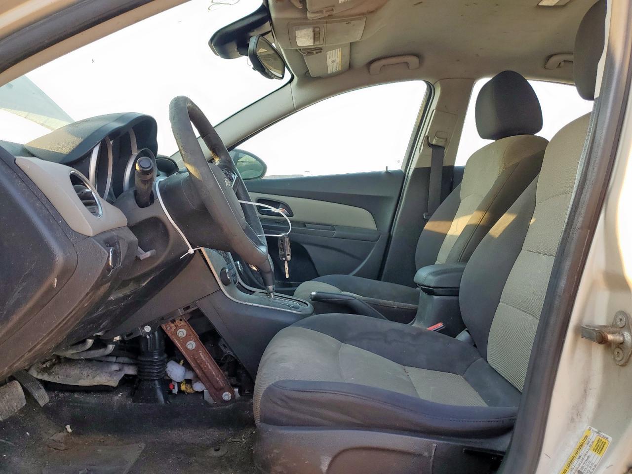 2014 Chevrolet Cruze Ls - Image 7