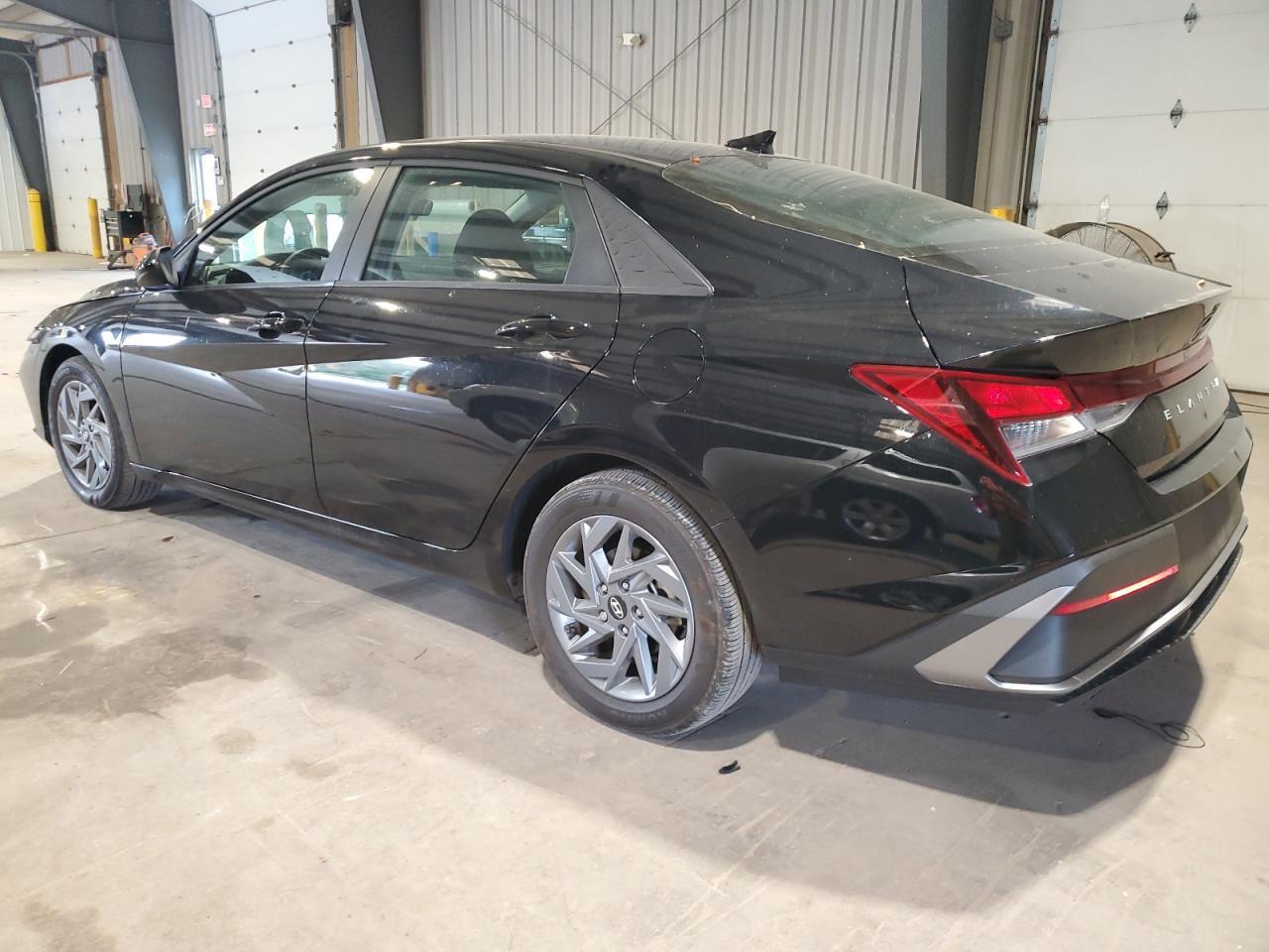 2024 Hyundai Elantra Sel - Image 2