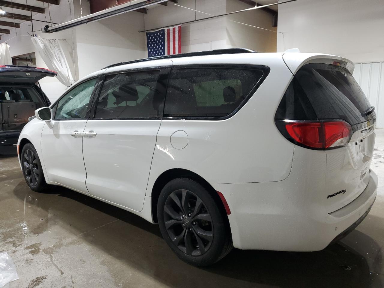 2019 Chrysler Pacifica Touring Plus - Фото 2