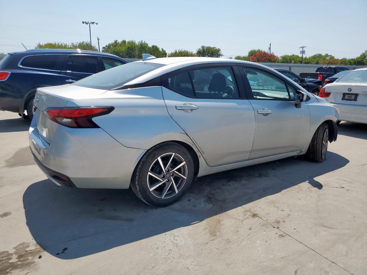 2022 Nissan Versa Sv - Image 3