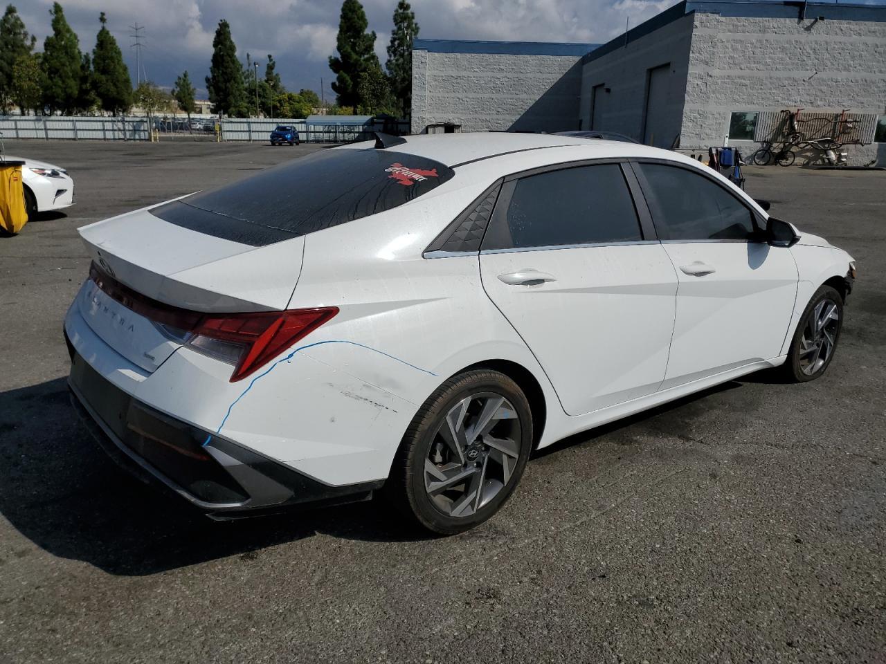 2024 Hyundai Elantra Limited - Image 3