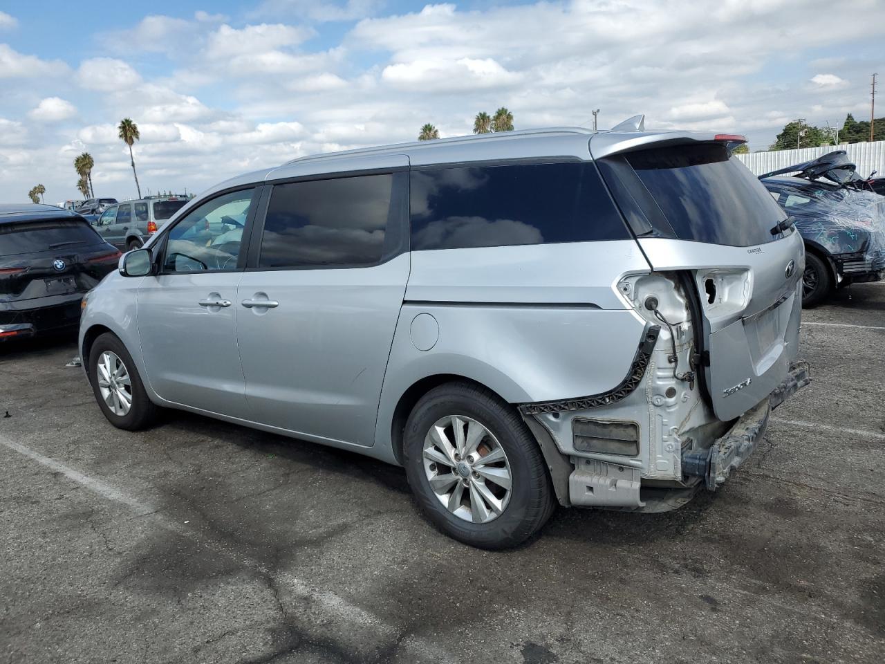 2017 Kia Sedona Lx - Image 2
