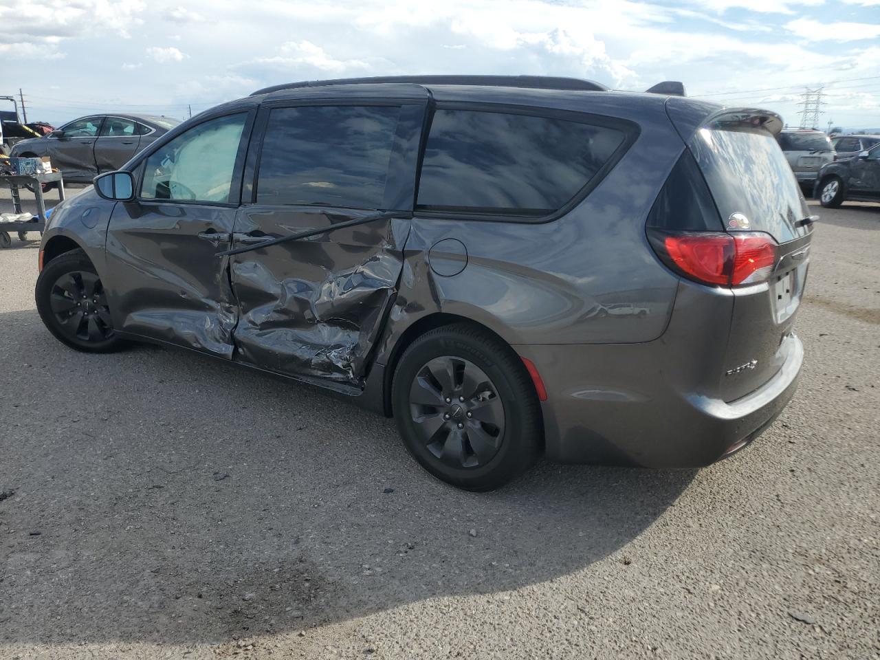 2019 Chrysler Pacifica Hybrid Touring L - Фото 2