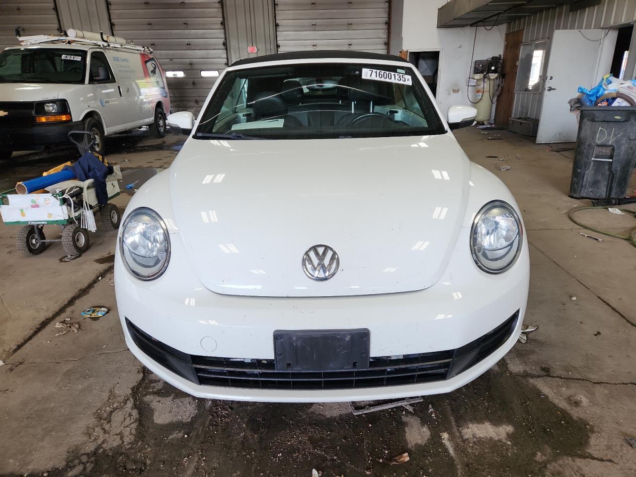 2013 Volkswagen Beetle - Фото 5