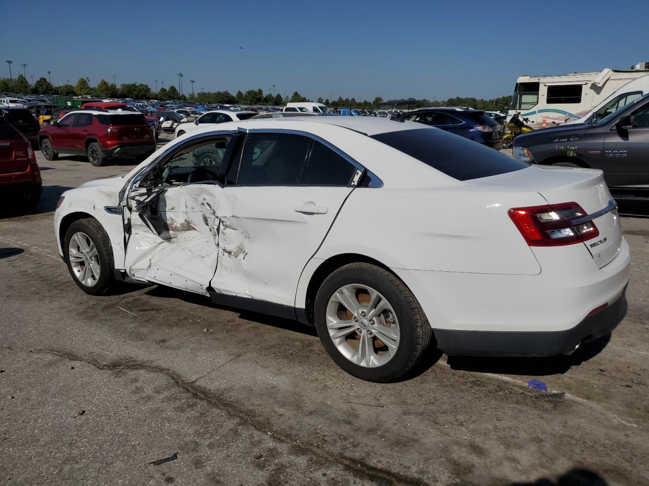 2018 Ford Taurus Se - Фото 2