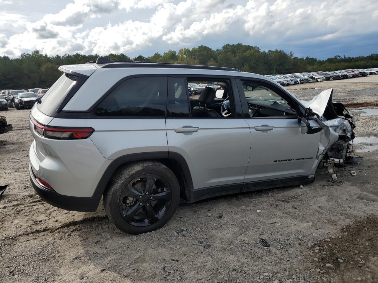 2023 Jeep Grand Cherokee Laredo - Фото 3