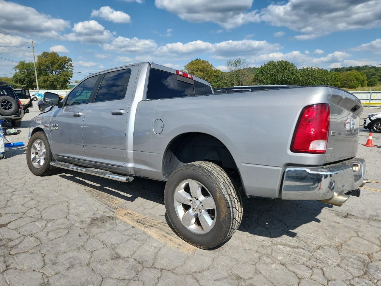 2019 Ram 1500 Classic Slt - Фото 2