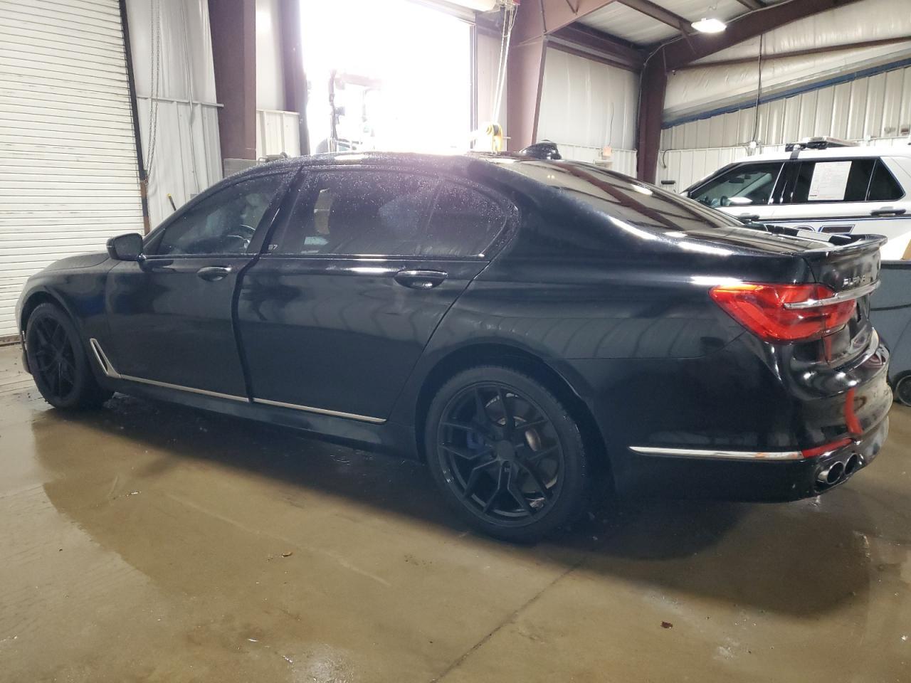 2017 BMW 750 Xi - Фото 2